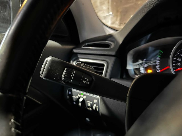 Volvo v70 2.0 t5 summum 241pk 2017, z-082-hj - afbeelding 13 van  36