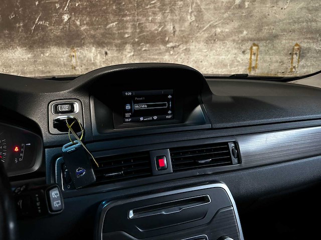 Volvo v70 2.0 t5 summum 241pk 2017, z-082-hj - afbeelding 18 van  36