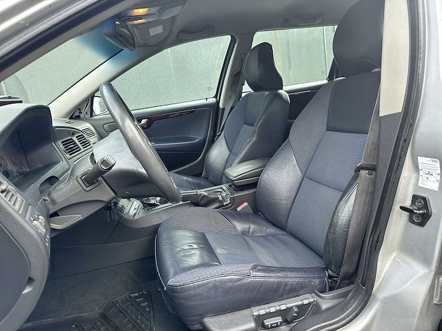 Volvo v70 2003 | 92-gkz-1 - afbeelding 2 van  29