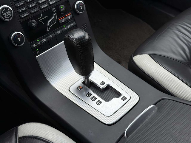 Volvo v70 2.0t r-edition 2011 | 92-ptj-8 i - afbeelding 17 van  35