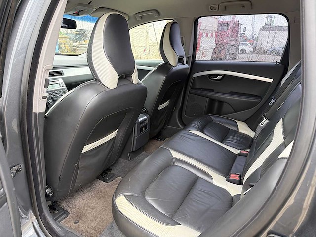 Volvo v70 2.0t r-edition 2011 | 92-ptj-8 i - afbeelding 24 van  35