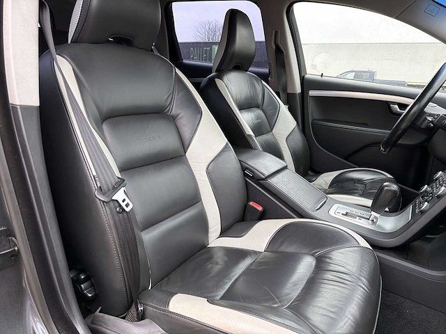 Volvo v70 2.0t r-edition 2011 | 92-ptj-8 i - afbeelding 27 van  35