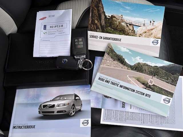 Volvo v70 2.0t r-edition 2011 | 92-ptj-8 i - afbeelding 28 van  35