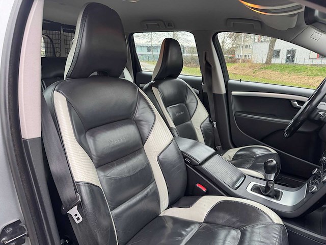 Volvo v70 2.0t r-edition; 29-rgn-5 - afbeelding 13 van  15