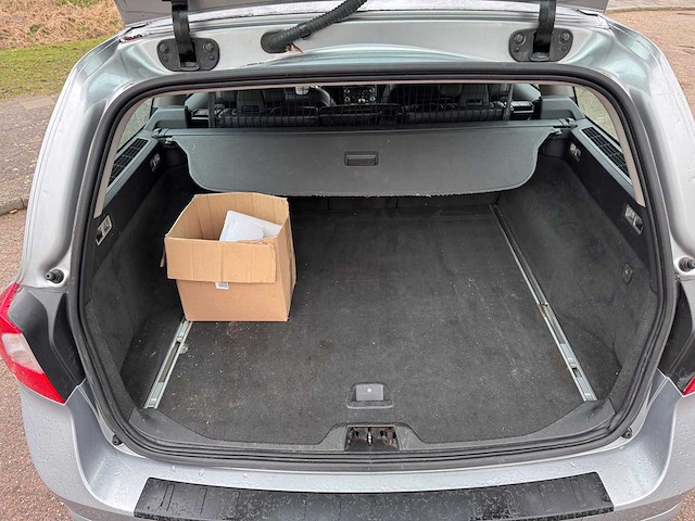 Volvo v70 2.0t r-edition; 29-rgn-5 - afbeelding 15 van  15