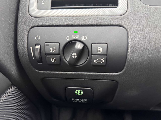 Volvo v70 2.0t r-edition; 29-rgn-5 - afbeelding 1 van  4