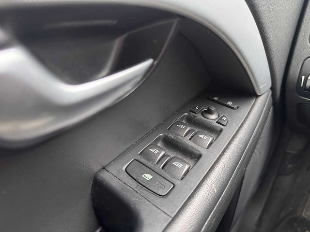 Volvo v70 2.0t r-edition; 29-rgn-5 - afbeelding 11 van  15