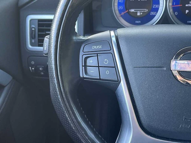 Volvo v70 2.0t r-edition | 31-nzr-5 - afbeelding 8 van  33