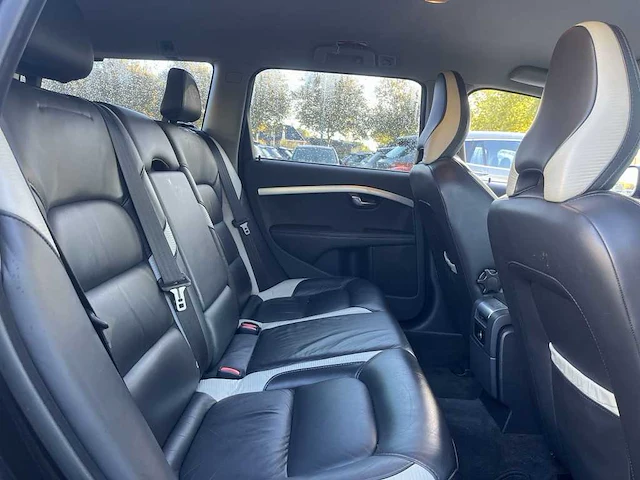 Volvo v70 2.0t r-edition | 31-nzr-5 - afbeelding 17 van  33