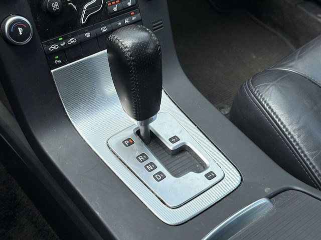 Volvo v70 2.0t r-edition | 32-nzz-9 i - afbeelding 15 van  31