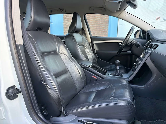 Volvo v70 2.0t r-edition | 34-psr-3 i - afbeelding 24 van  34