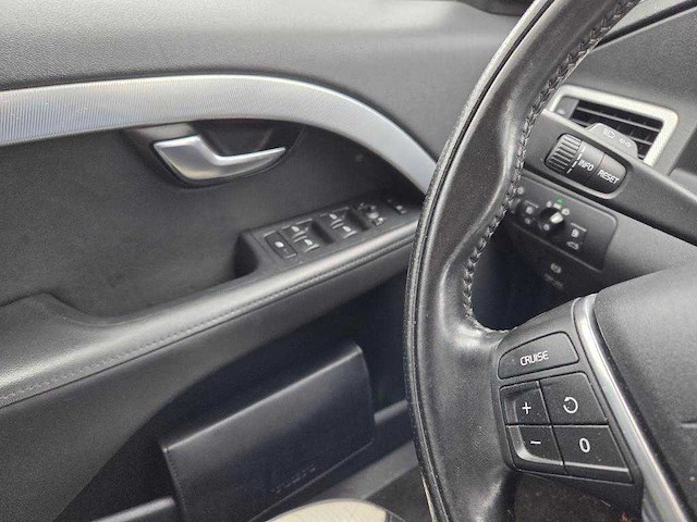 Volvo v70 2.0t r-edition; 50-psz-1 - afbeelding 7 van  7