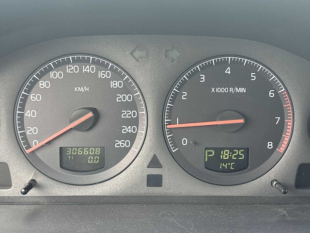 Volvo v70 2.3 t5 geartronic | 70-gl-hd i - afbeelding 2 van  37