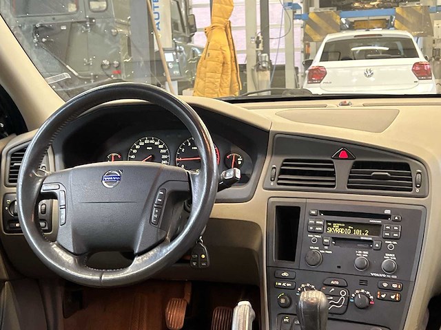 Volvo v70 2.4 benzine | tj-306-j - afbeelding 24 van  35