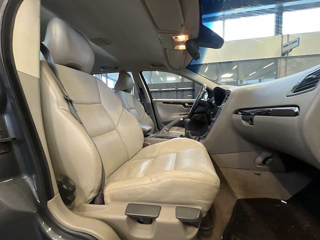 Volvo v70 2.4 benzine | tj-306-j - afbeelding 25 van  35