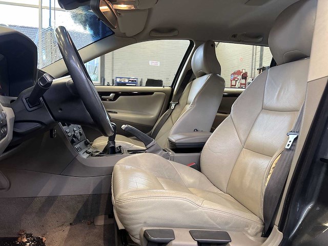 Volvo v70 2.4 benzine | tj-306-j - afbeelding 30 van  35