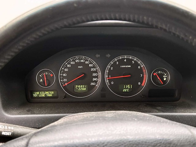 Volvo v70 2.4 comfort line 2003 | 49-lv-nj - afbeelding 32 van  36