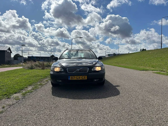 Volvo v70 2.4 comfort line | 87-gx-gx i - afbeelding 4 van  13
