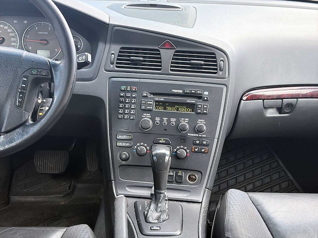 Volvo v70 2.4 d5 automaat | 23-nr-jv i - afbeelding 16 van  22