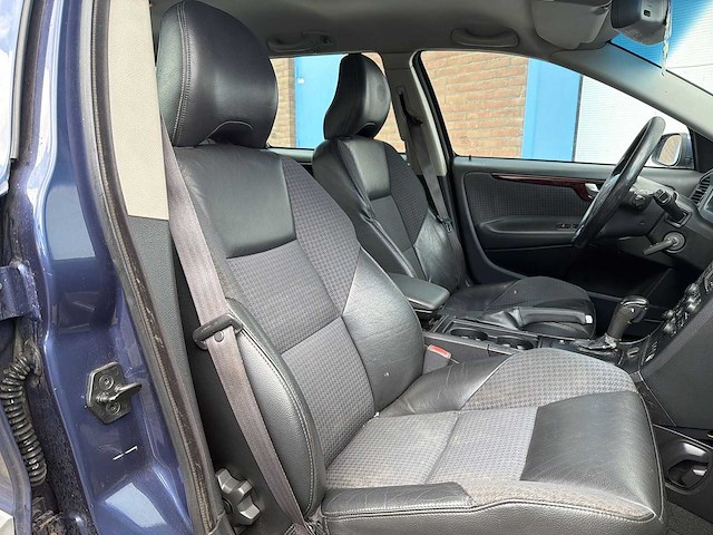 Volvo v70 2.4 d5 automaat | 23-nr-jv i - afbeelding 17 van  22