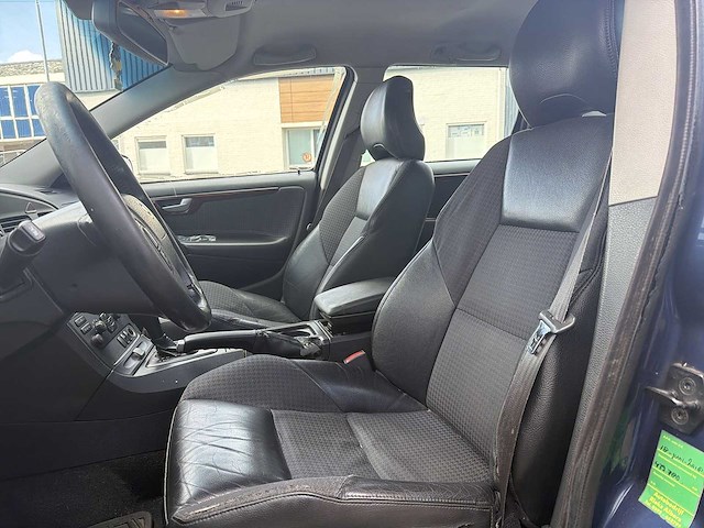 Volvo v70 2.4 d5 automaat | 23-nr-jv i - afbeelding 19 van  22