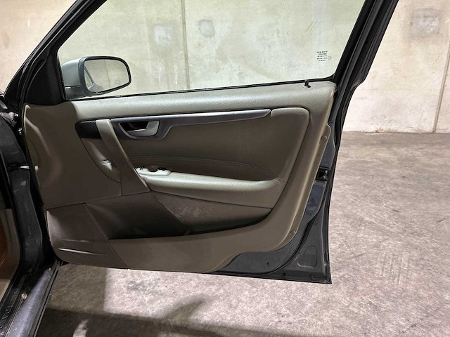 Volvo v70 2.4 d5 geartronic edition ii 163pk 2003, 82-ksr-8 youngtimer - afbeelding 35 van  38