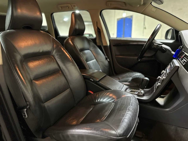 Volvo v70 2.4 d5 momentum 185pk 2008 (origineel-nl), 23-hhf-4 - afbeelding 32 van  58