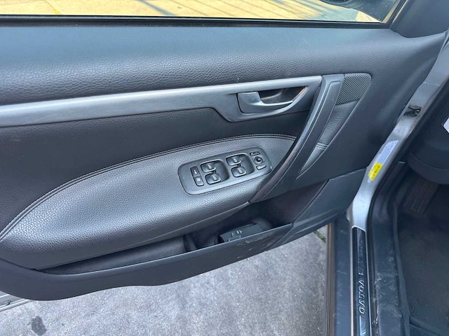 Volvo v70 2.4 edition ii 20-sp-dt - afbeelding 4 van  11