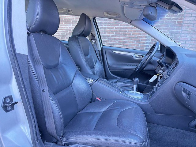Volvo v70 2.4 edition ii 2006 | 30-tb-rh i - afbeelding 17 van  28