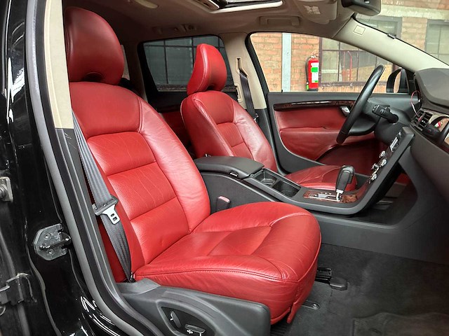 Volvo v70 3.2 6-cilinder 238pk 2008 youngtimer - afbeelding 28 van  37