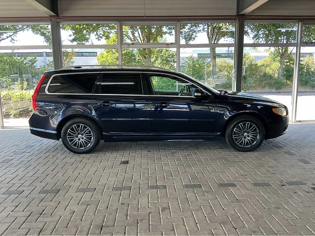 Volvo v70 3.2 v6 awd automaat – luxe, kracht en zweeds comfort marge auto - afbeelding 3 van  33