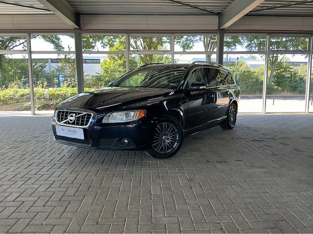 Volvo v70 3.2 v6 awd automaat – luxe, kracht en zweeds comfort marge auto - afbeelding 1 van  33