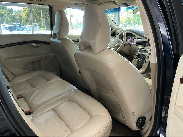 Volvo v70 3.2 v6 awd automaat – luxe, kracht en zweeds comfort marge auto - afbeelding 16 van  34