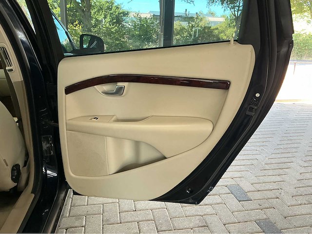 Volvo v70 3.2 v6 awd automaat – luxe, kracht en zweeds comfort marge auto - afbeelding 16 van  33