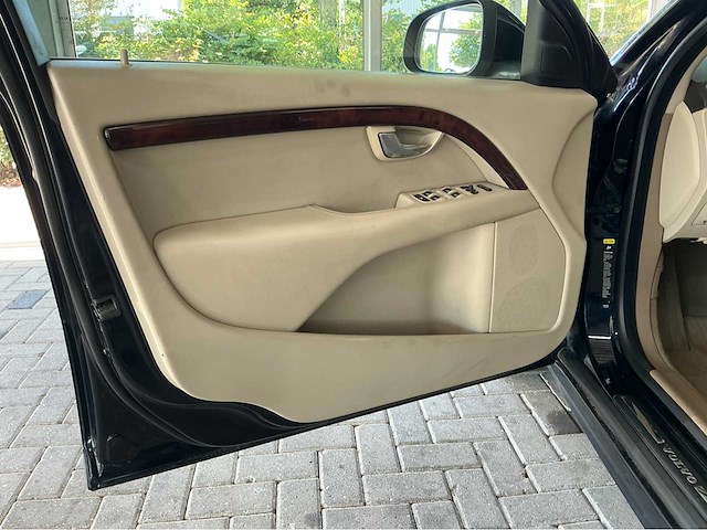 Volvo v70 3.2 v6 awd automaat – luxe, kracht en zweeds comfort marge auto - afbeelding 25 van  33