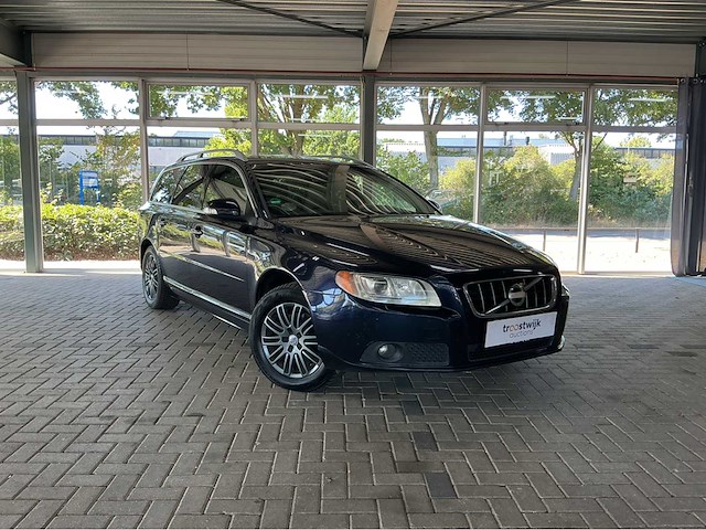 Volvo v70 3.2 v6 awd automaat – luxe, kracht en zweeds comfort marge auto - afbeelding 29 van  33
