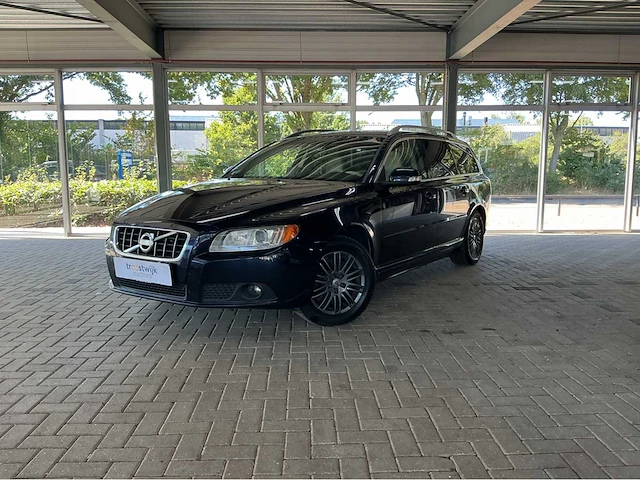 Volvo v70 3.2 v6 awd automaat – luxe, kracht en zweeds comfort marge auto - afbeelding 1 van  34