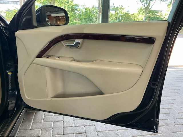 Volvo v70 3.2 v6 awd automaat – luxe, kracht en zweeds comfort marge auto - afbeelding 13 van  34