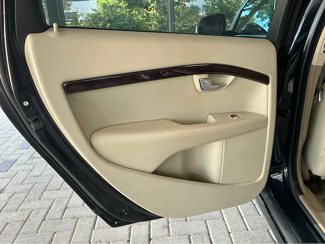 Volvo v70 3.2 v6 awd automaat – luxe, kracht en zweeds comfort marge auto - afbeelding 19 van  34