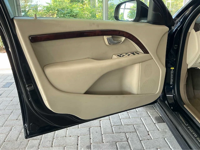 Volvo v70 3.2 v6 awd automaat – luxe, kracht en zweeds comfort marge auto - afbeelding 26 van  34