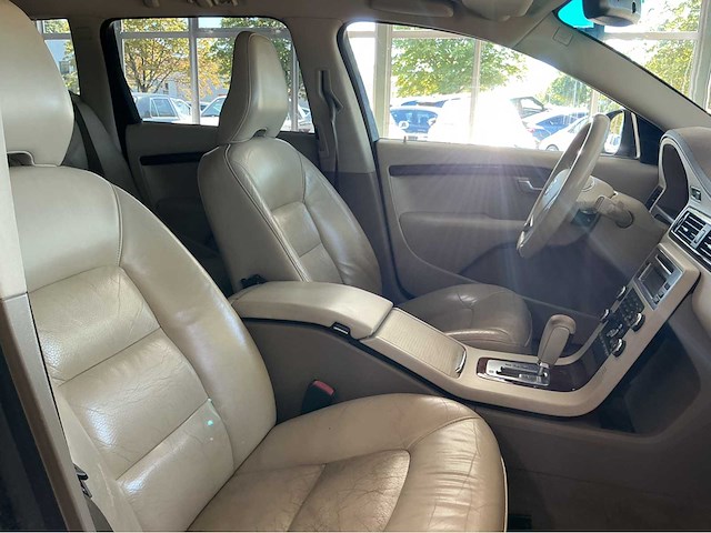 Volvo v70 3.2 v6 awd automaat – luxe, kracht en zweeds comfort marge auto - afbeelding 9 van  26