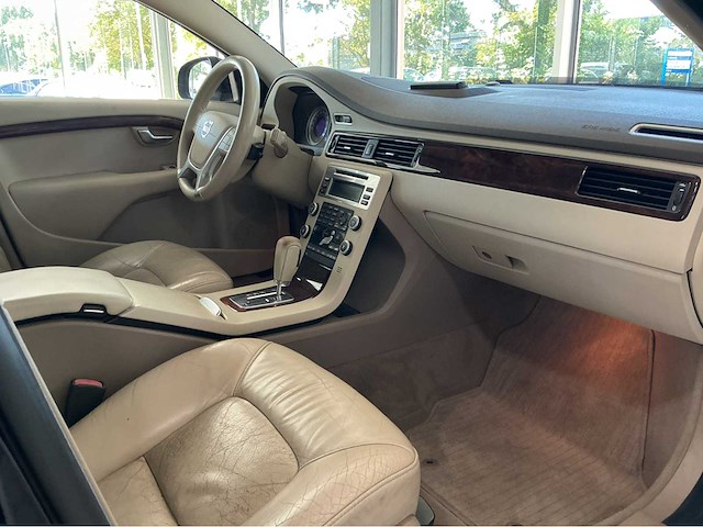 Volvo v70 3.2 v6 awd automaat – luxe, kracht en zweeds comfort marge auto - afbeelding 12 van  26