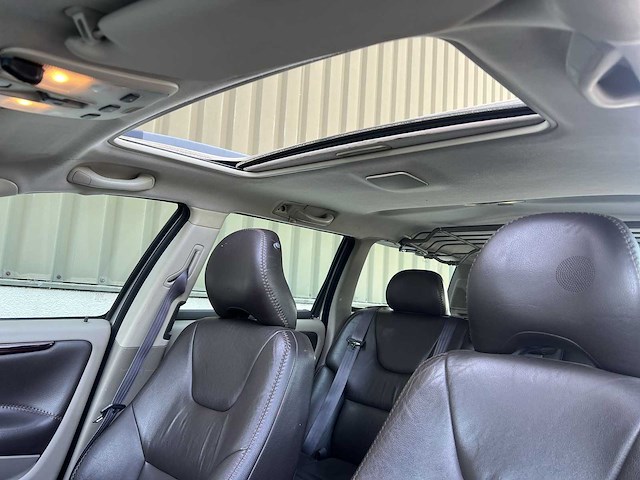 Volvo v70 cross country 2.4 t geartronic comfort 2002 | 60-gxn-3 - afbeelding 26 van  29