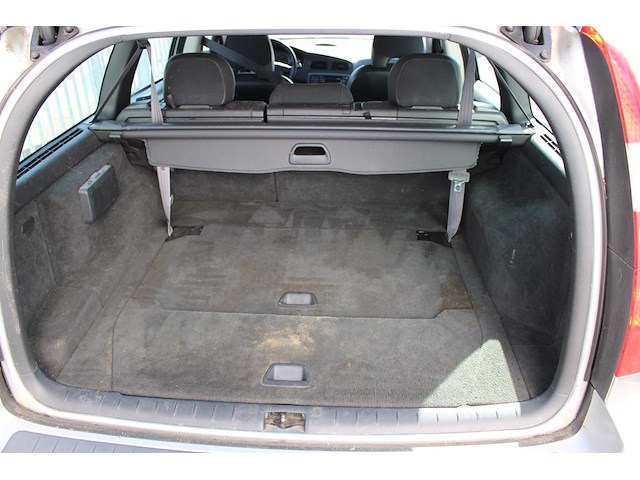Volvo v70 stationwagen met kenteken 54-tpf-9. datum eerste toelating 06-12-2005. - afbeelding 2 van  10