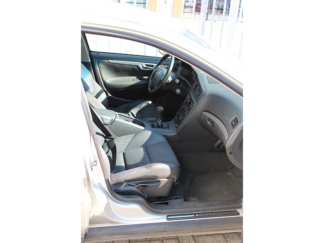Volvo v70 stationwagen met kenteken 54-tpf-9. datum eerste toelating 06-12-2005. - afbeelding 5 van  10