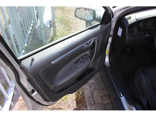 Volvo v70 stationwagen met kenteken 54-tpf-9. datum eerste toelating 06-12-2005. - afbeelding 9 van  10