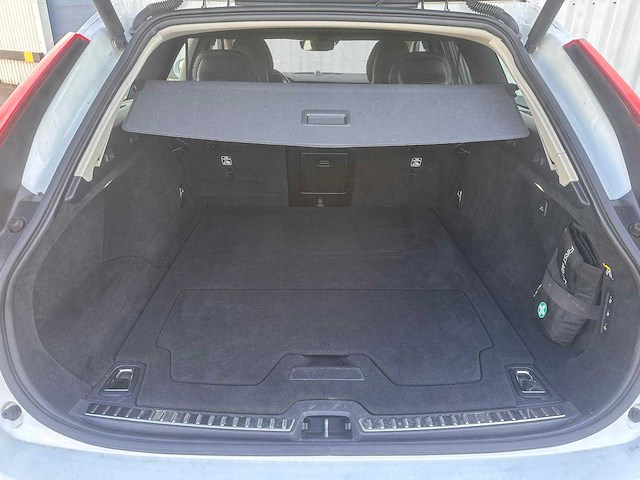 Volvo v90 cross country 2.0 d5 pro automaat; zp-950-j - afbeelding 14 van  23