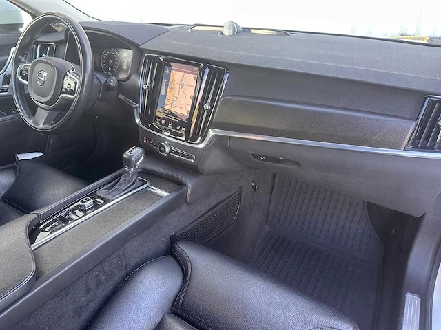 Volvo v90 cross country 2.0 d5 pro automaat; zp-950-j - afbeelding 20 van  23