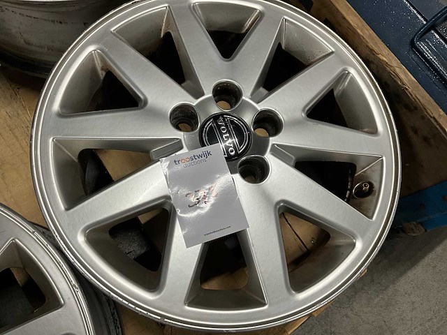 Volvo velg - afbeelding 2 van  2