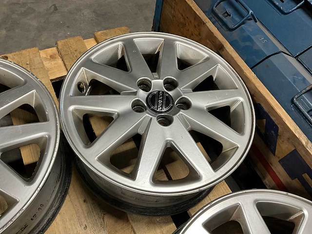 Volvo velgenset - afbeelding 2 van  3